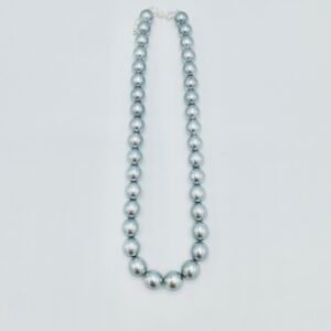 collier-baker-gris